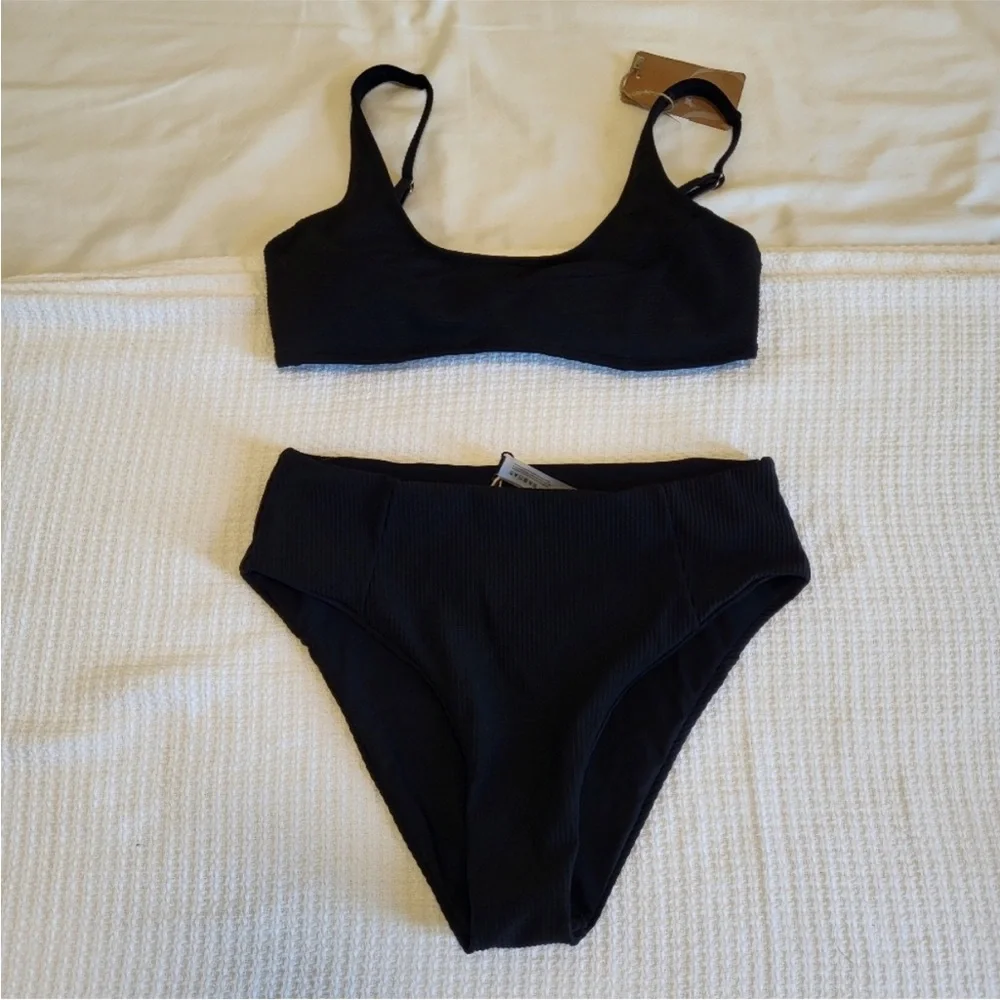 Berlook | Black Ribbed Scoop Top & High-Waisted Bottom Bikini Set - Picture 3 of 9